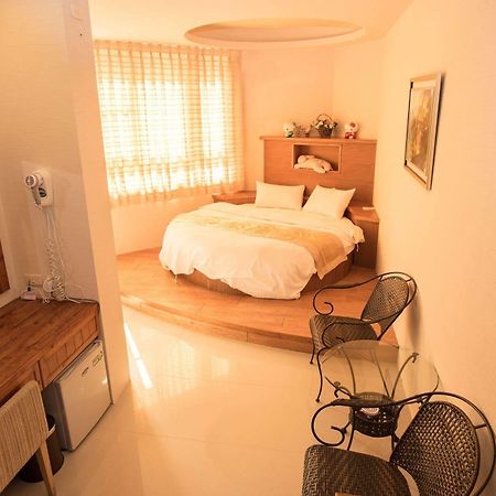 Long Hong Bed & Breakfast Манонг Екстериор снимка