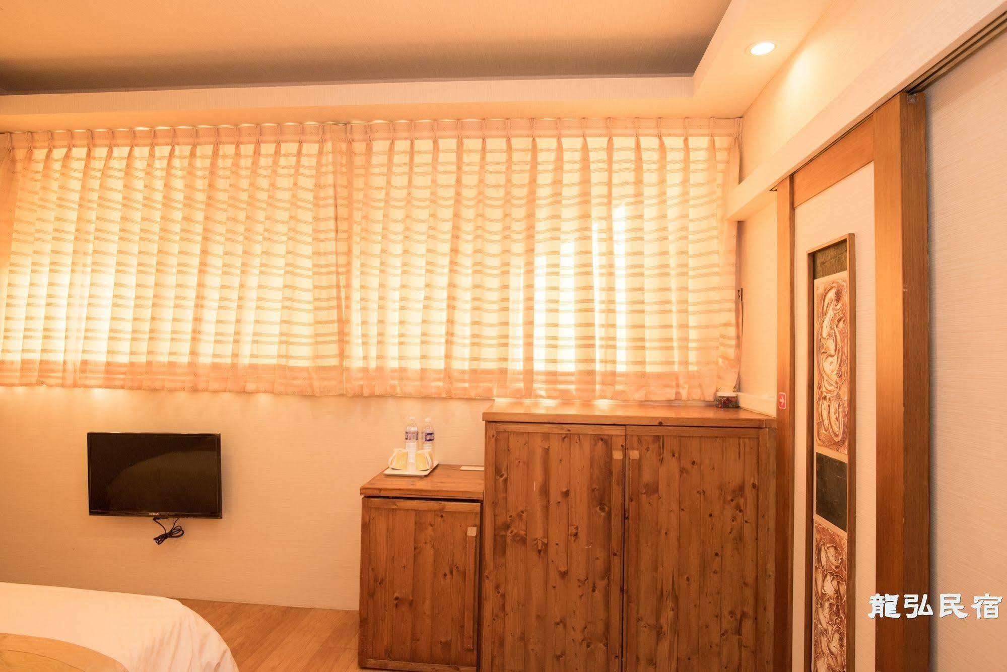 Long Hong Bed & Breakfast Манонг Екстериор снимка